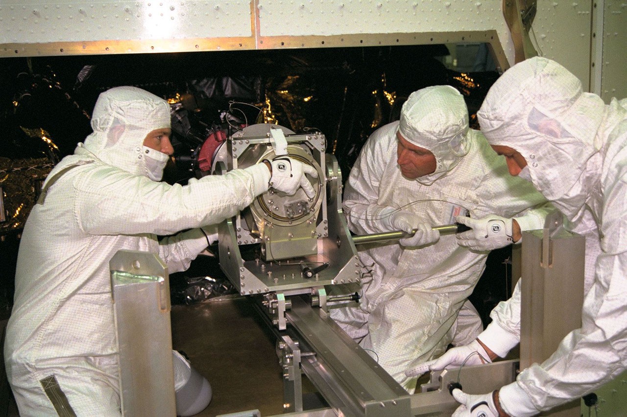 Installing a Radioisotope Thermoelectric Generator (RTG) - NASA Science