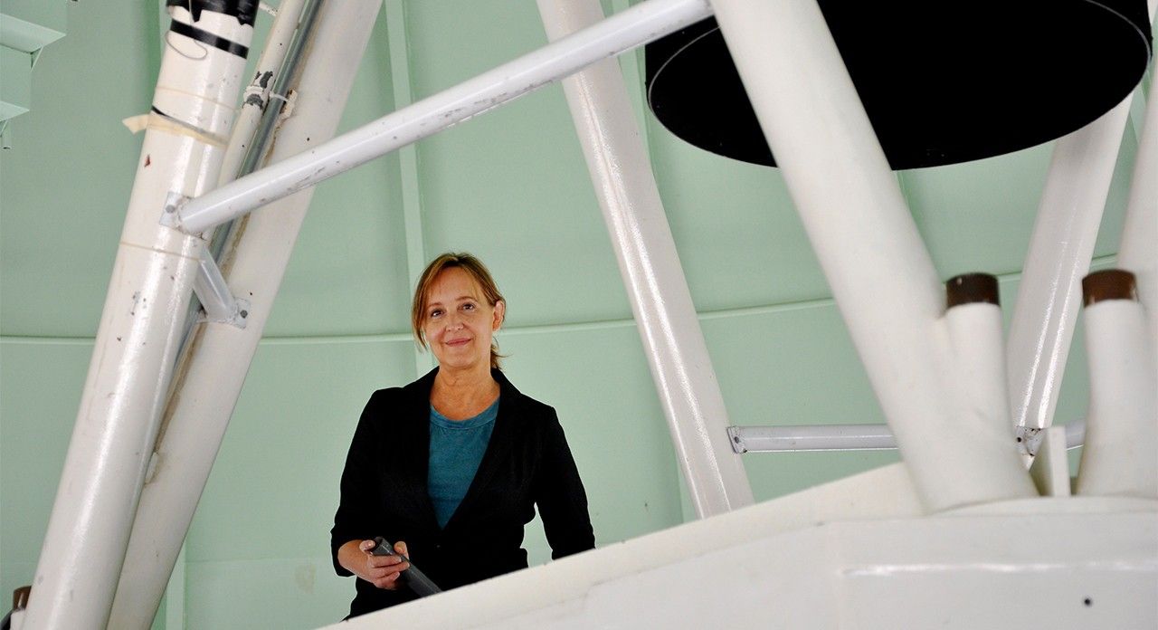 Photograph of Debra Fischer against the Cerro Tololo Inter-American Observatory in Chile.