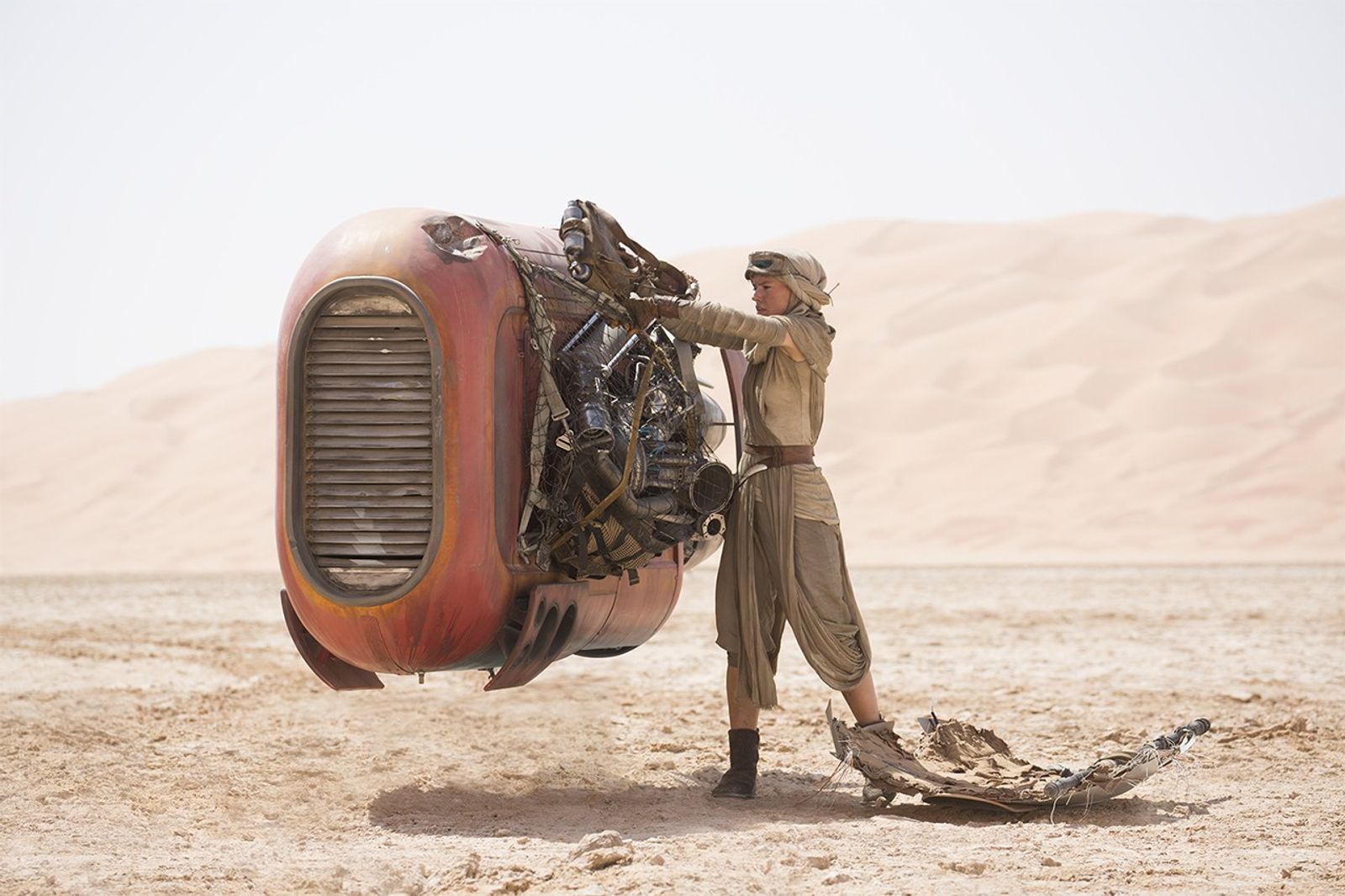 Jakku, a desert planet and Rey.