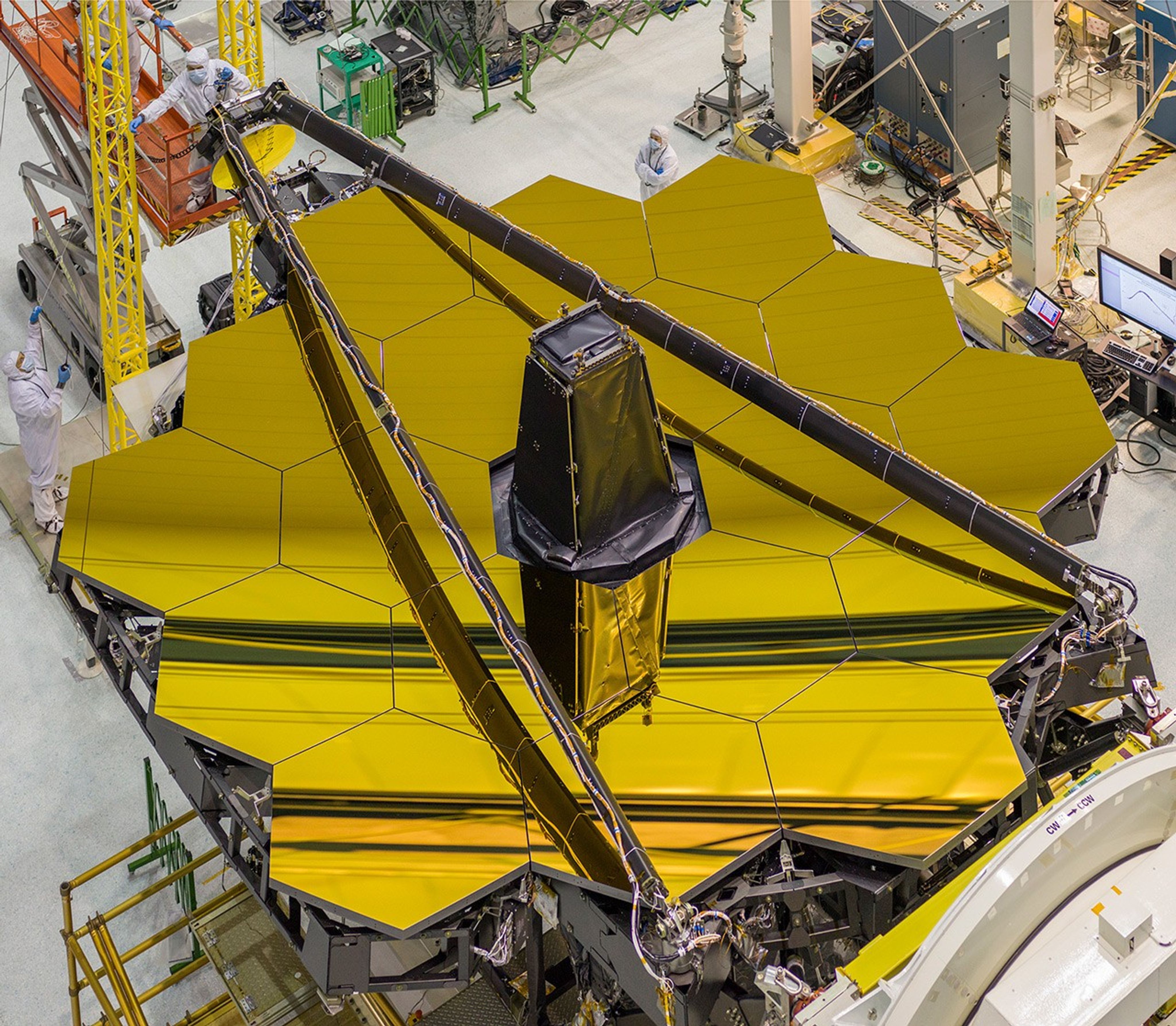golden mirrors of the James Webb Space Telescope in the cleanroom