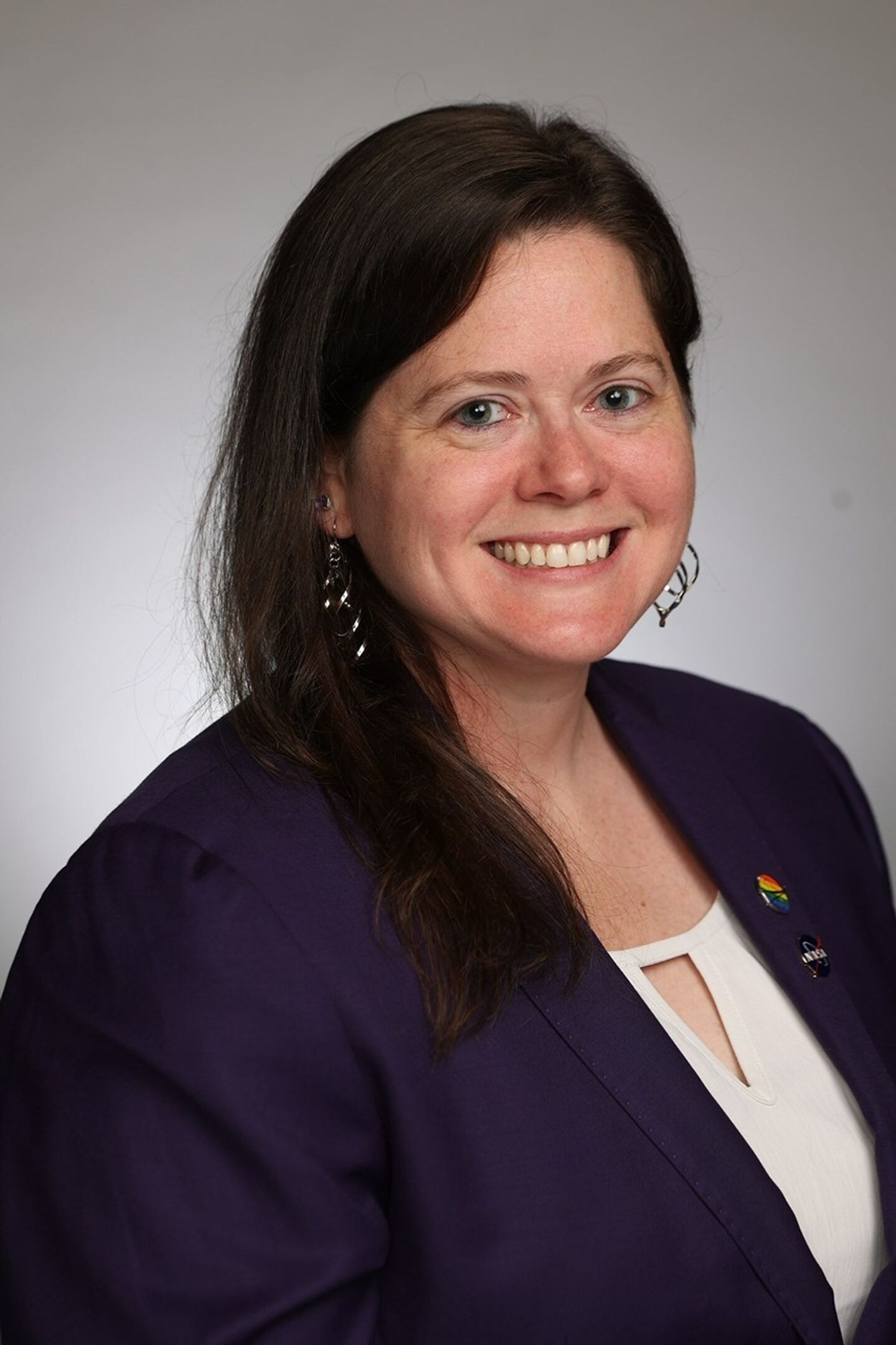 Portrait photo of a smiling woman