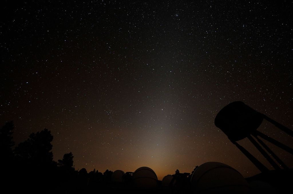 APOD: 2008 December 14 – Zodiacal Light Over New Mexico