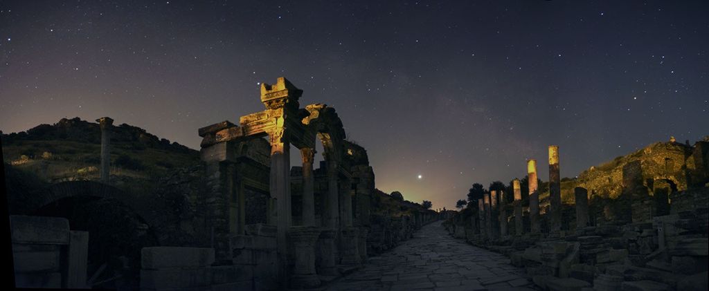 APOD: 2008 July 18 – Jupiter over Ephesus
