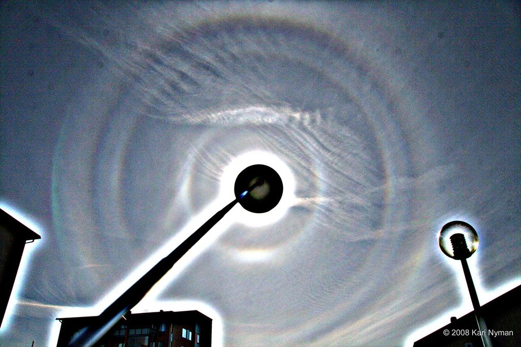 APOD: 2008 June 18 – Pyramid Ice Crystal Halos Over Finland