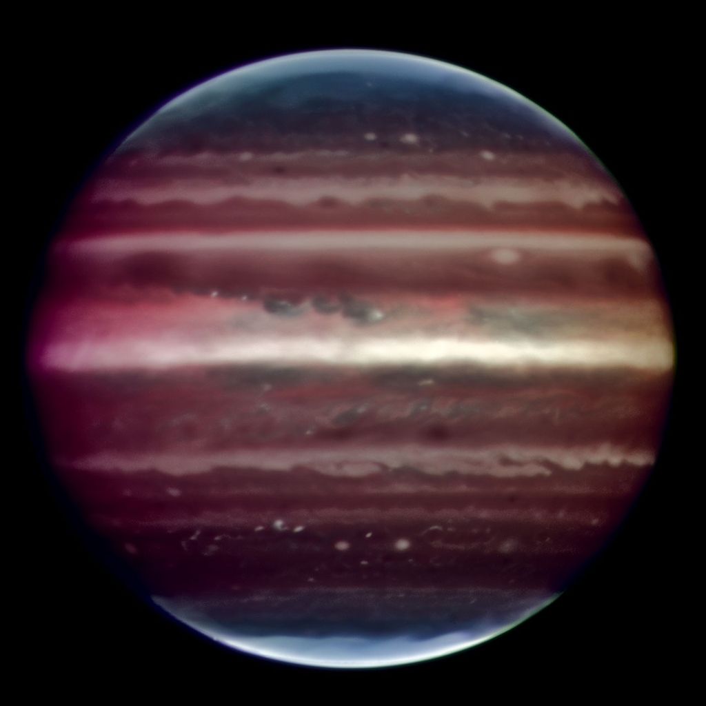APOD: 2008 November 6 – A Sharper View of a Hazy Giant