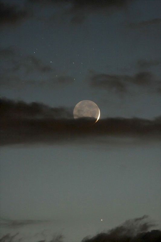 APOD: 2009 April 30 – Framed by Clouds