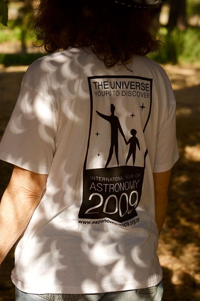 APOD: 2009 January 29 – Eclipse Shirt 2009