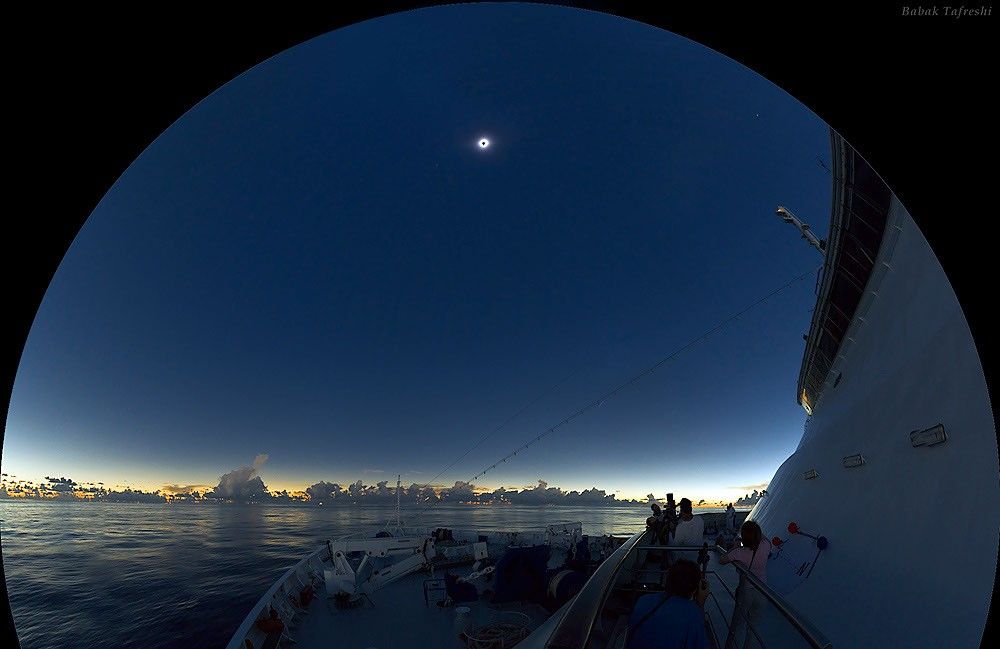 APOD: 2009 July 30 – 6 Minutes 42 Seconds