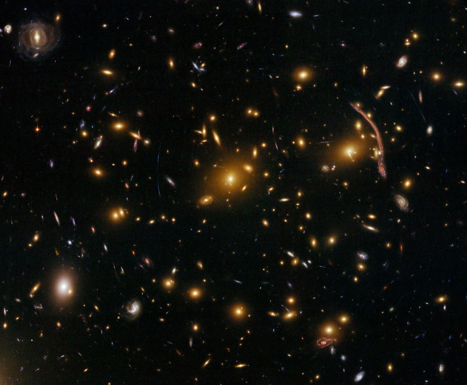 Abell 370: Galaxy Cluster Gravitational Lens