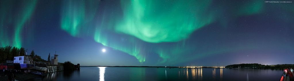 APOD: 2009 September 22 – Aurora Over Yellowknife