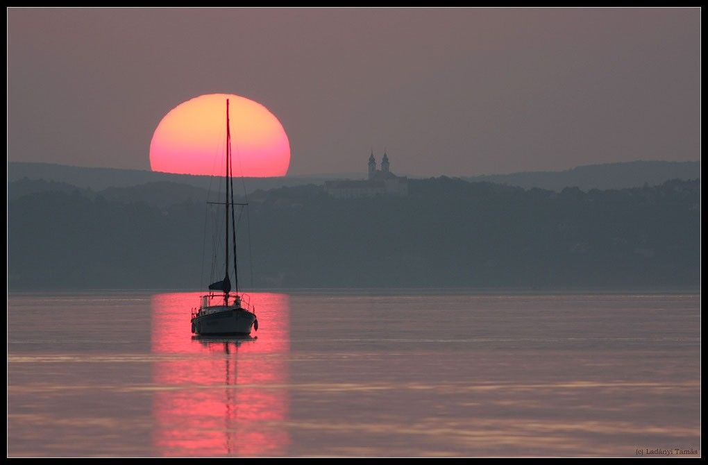 APOD: 2009 September 24 – Equinox Sunset