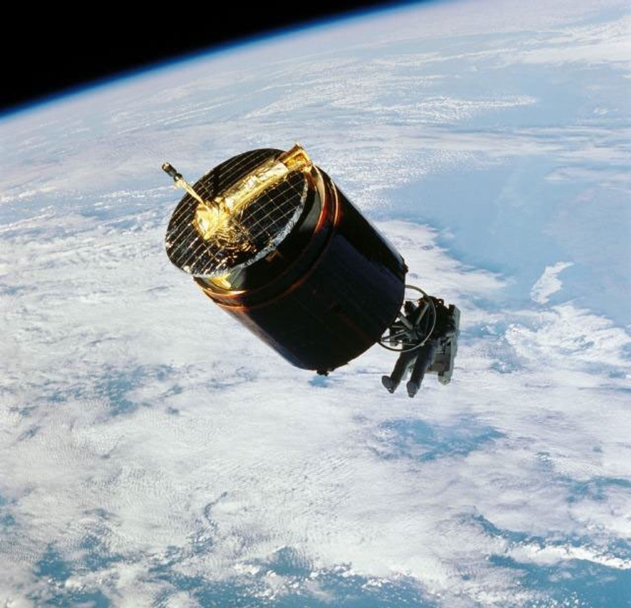 The Astronaut Who Captured a Satellite