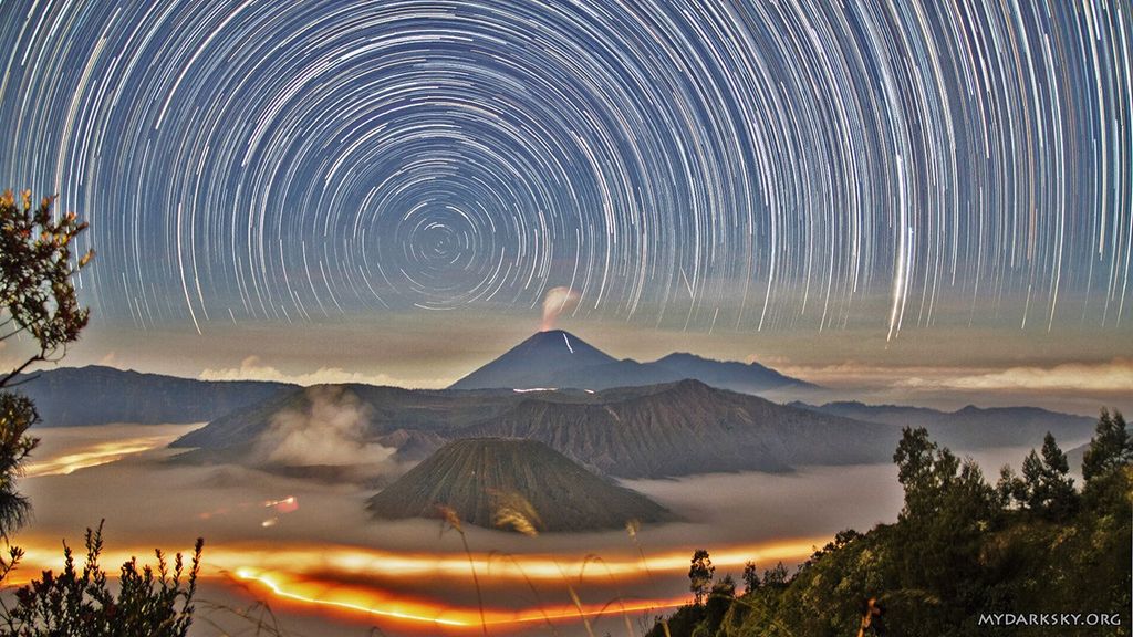 APOD: 2014 August 18 – Star Trails Over Indonesia