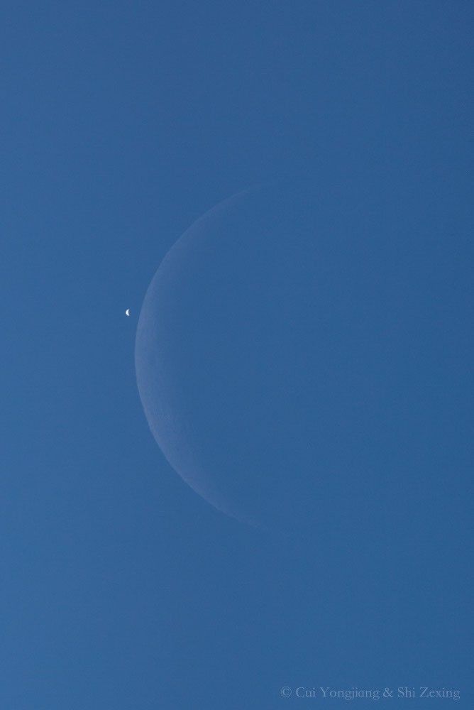 APOD: 2014 February 27 – Daytime Moon Meets Morning Star
