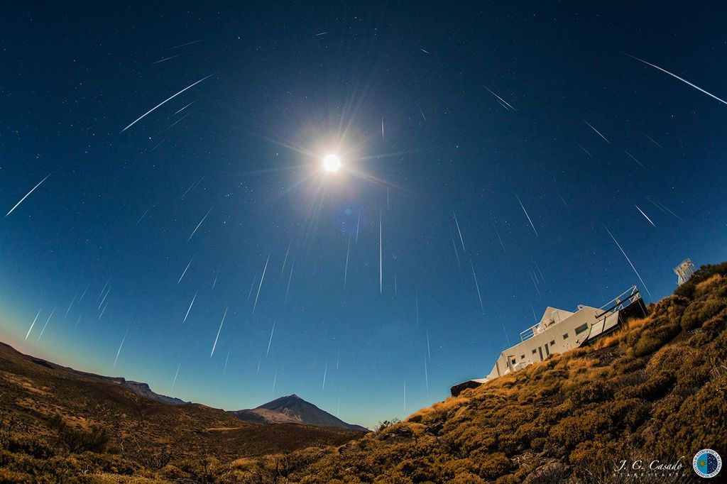 APOD: 2019 December 13 – Full Moon Geminids