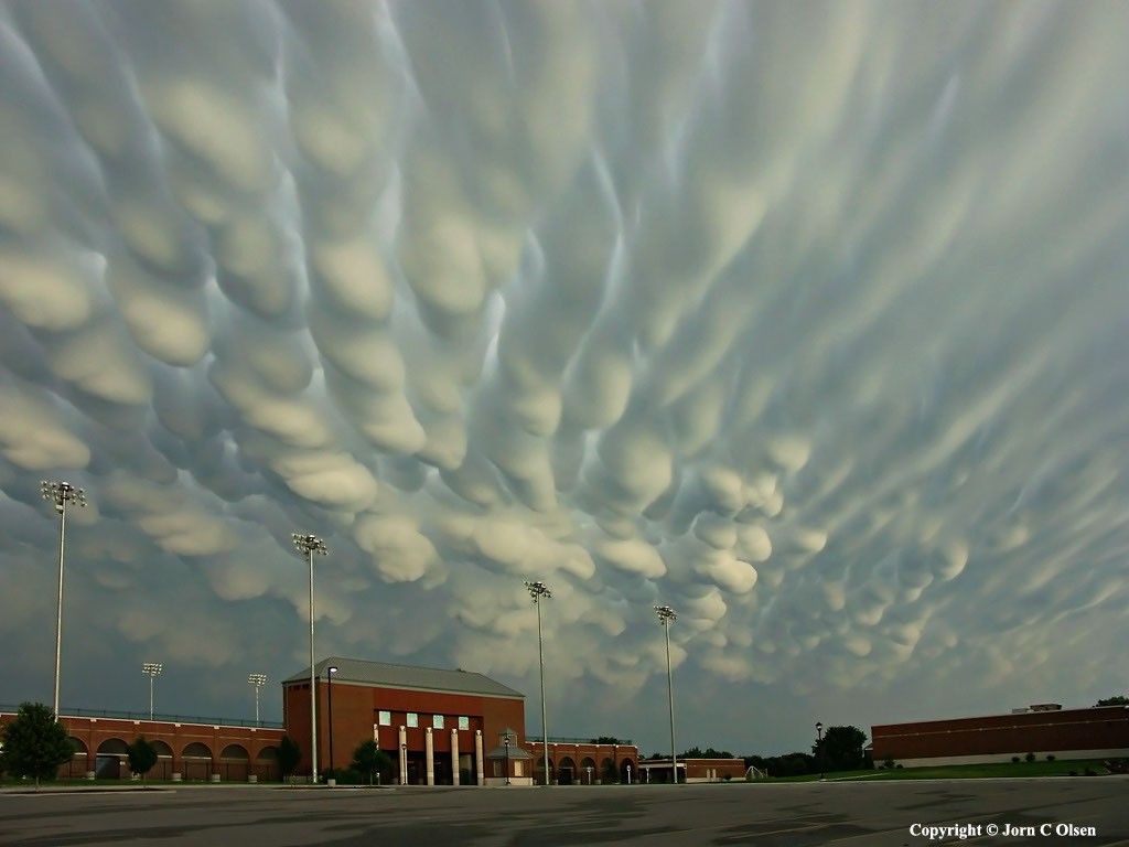 APOD: 2019 December 15 – Mammatus Clouds over Nebraska
