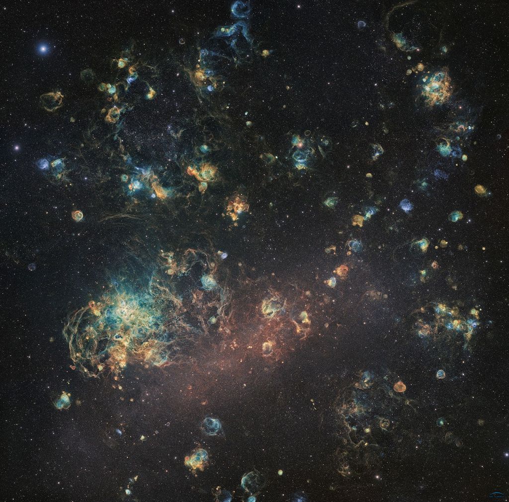 APOD: 2019 May 3 – Clouds of the Large Magellanic Cloud