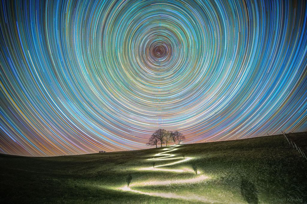 APOD: 2020 April 7 – A Path North
