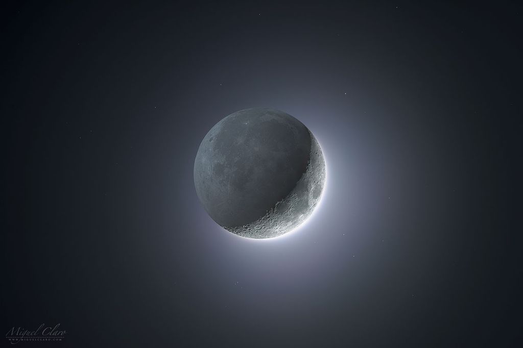 APOD: 2020 August 24 – Crescent Moon HDR