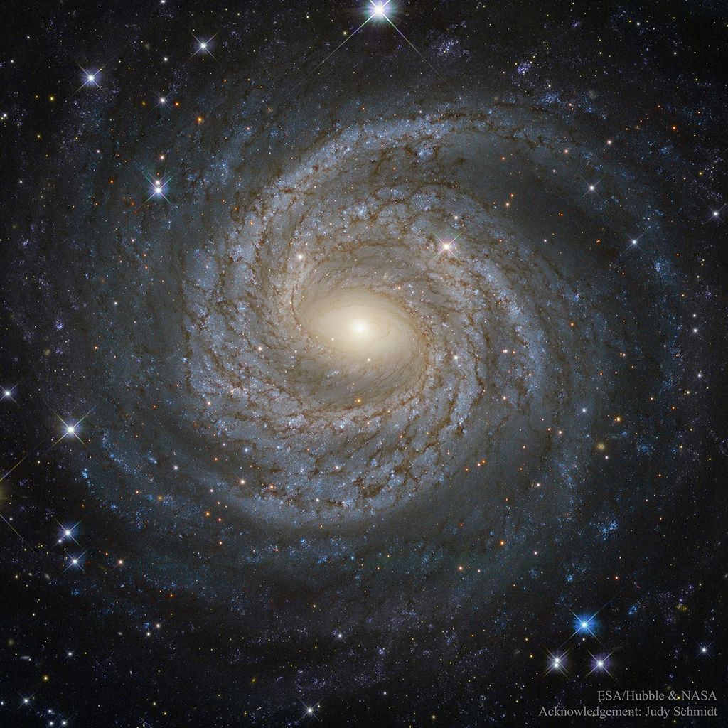 APOD: 2020 August 16 – NGC 6814: Grand Design Spiral Galaxy from Hubble