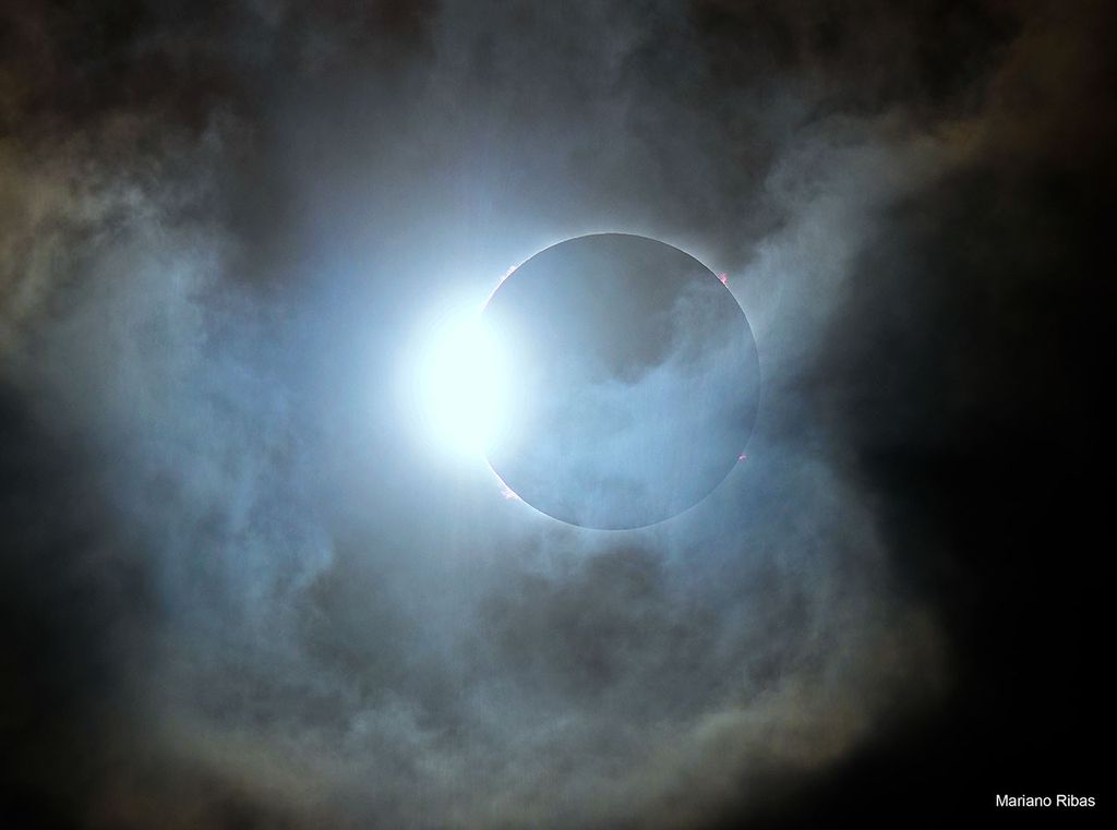 APOD: 2020 December 18 – Diamond in the Sky