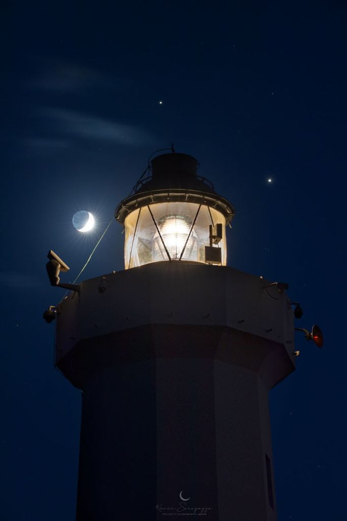 APOD: 2020 December 8 – Great Conjunction over Sicilian Lighthouse
