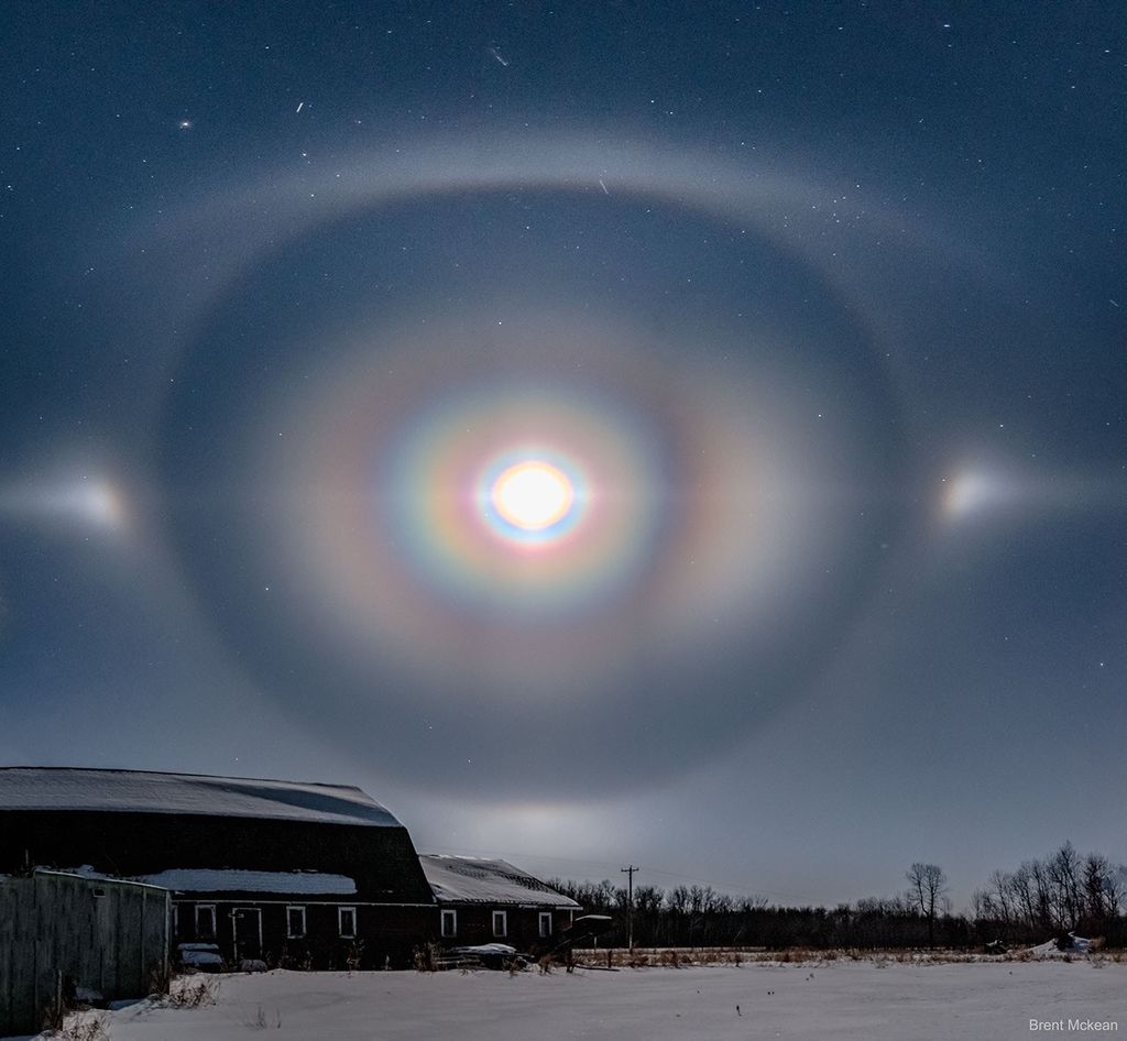 APOD: 2020 February 24 – Moon Corona, Halo, and Arcs over Manitoba