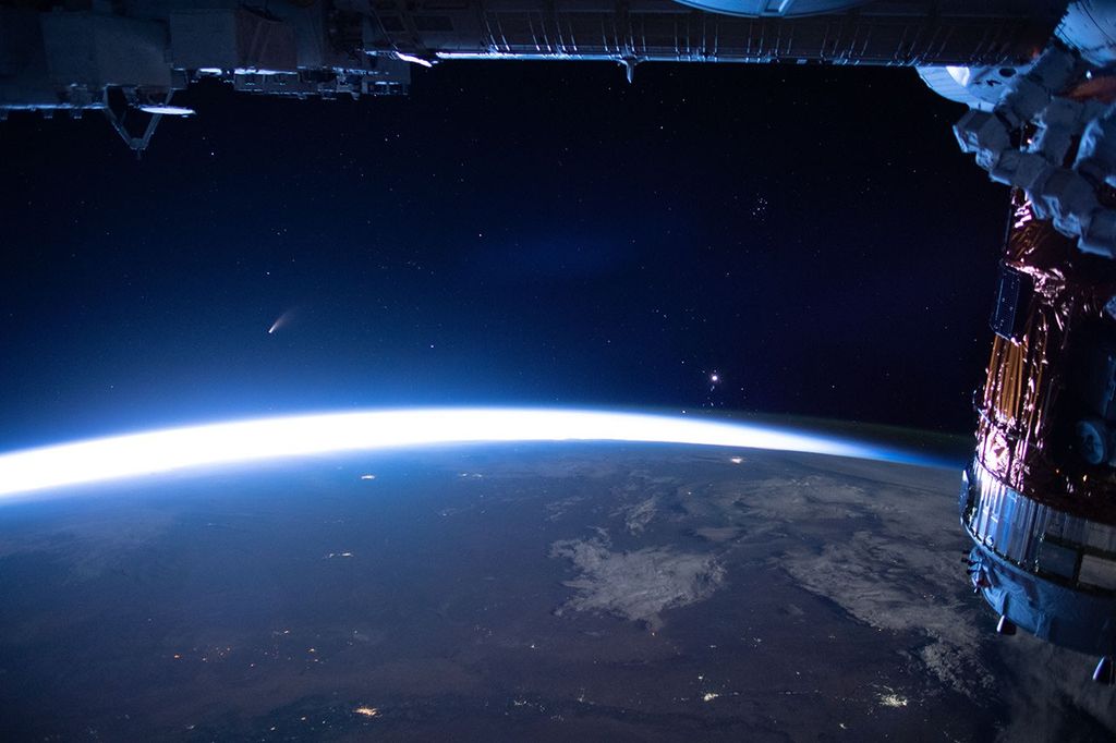 APOD: 2020 July 10 – Comet NEOWISE from the ISS
