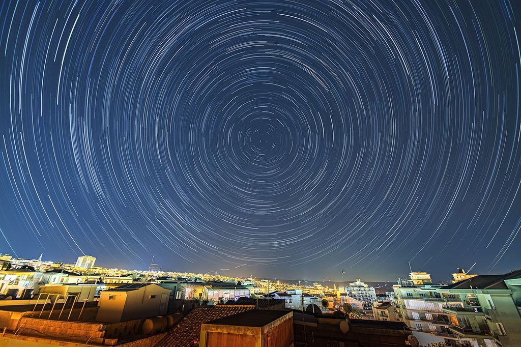 APOD: 2020 March 28 – Stars Trail over Ragusa