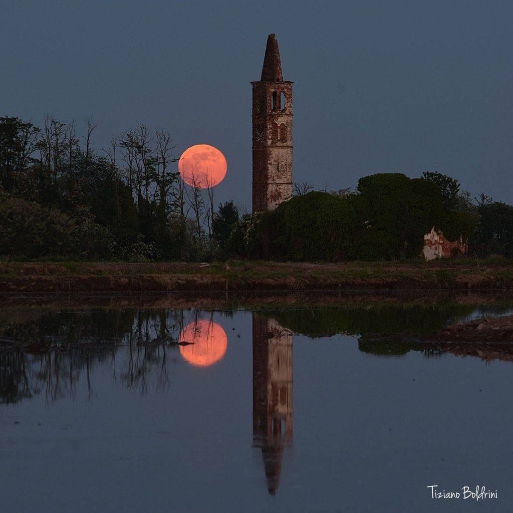 APOD: 2020 May 9 – Full Flower Moonrise