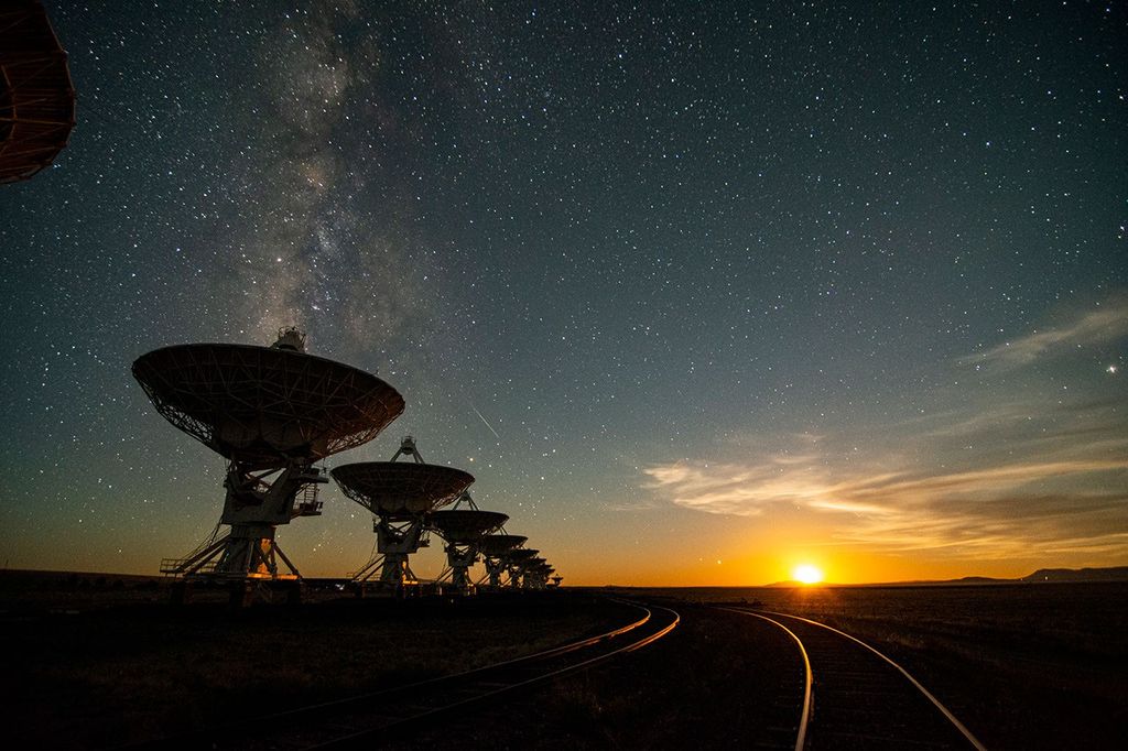 APOD: 2020 October 9 – The Very Large Array at Moonset