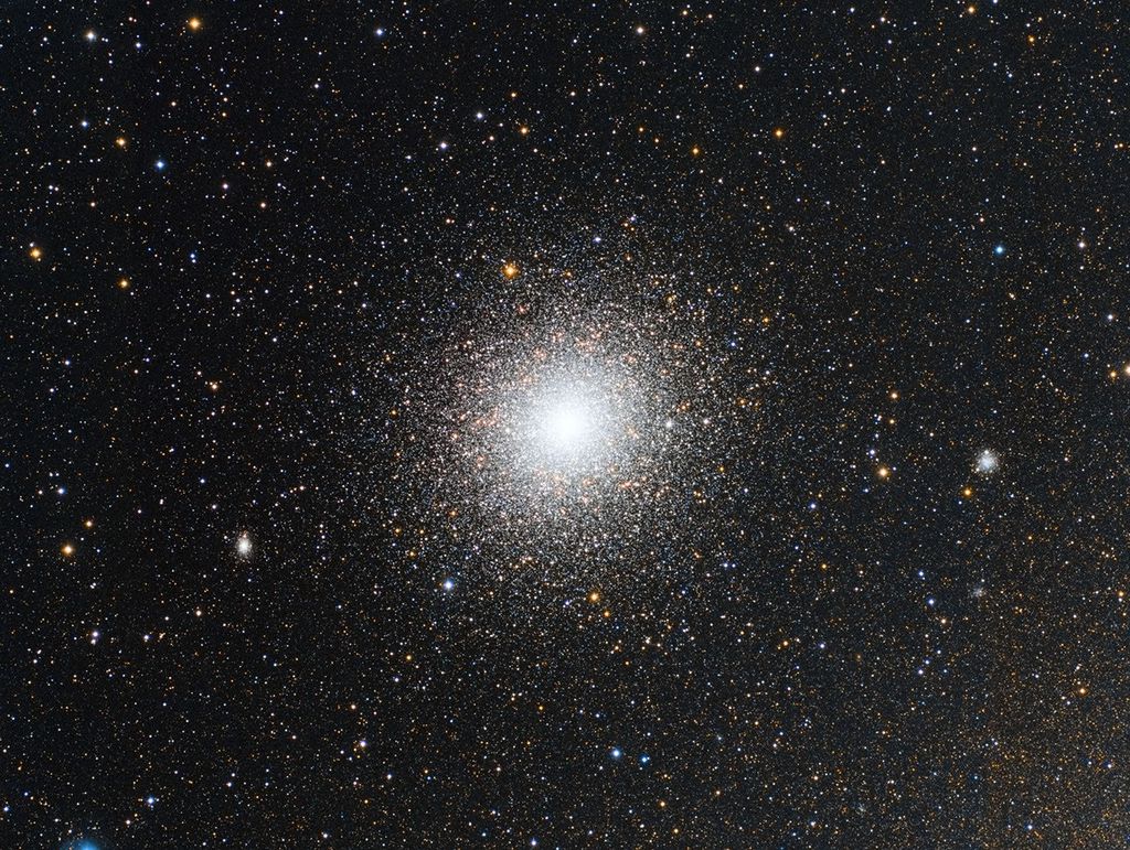 APOD: 2020 October 24 – Globular Star Cluster 47 Tuc