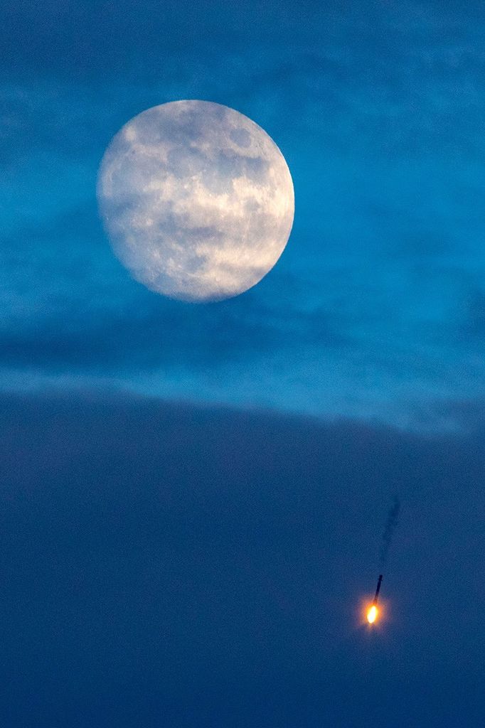 APOD: 2020 September 5 – A Falcon 9 Moon