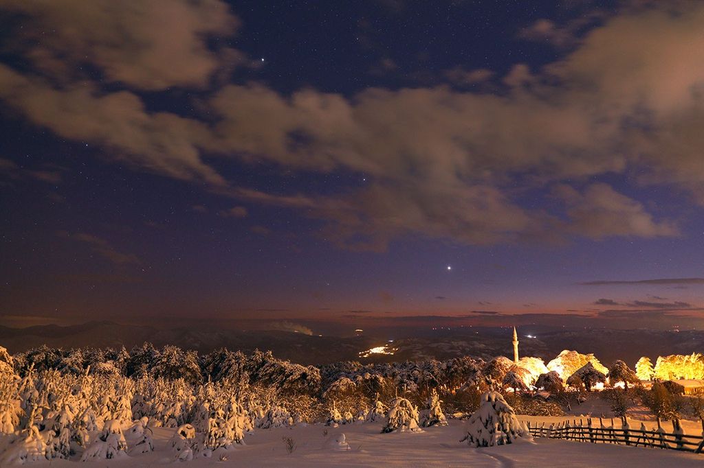 APOD: 2021 December 23 – Three Planets and a Comet