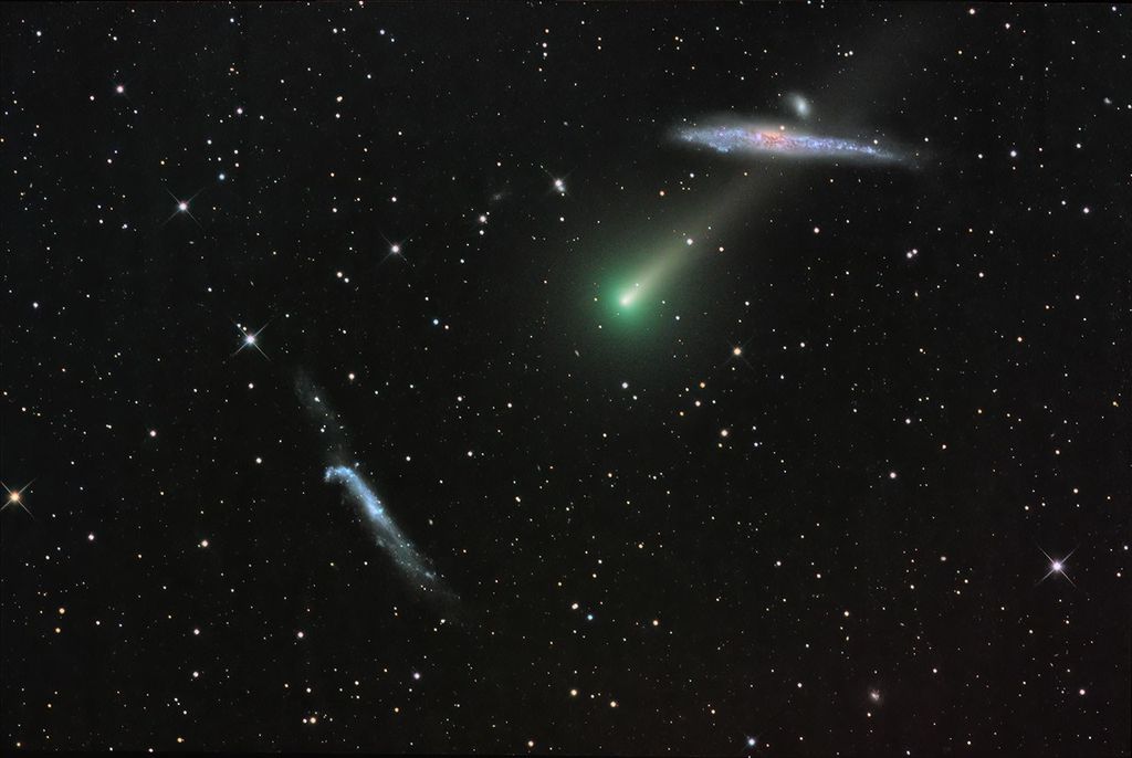 APOD: 2021 December 3 – Comet Leonard and the Whale Galaxy