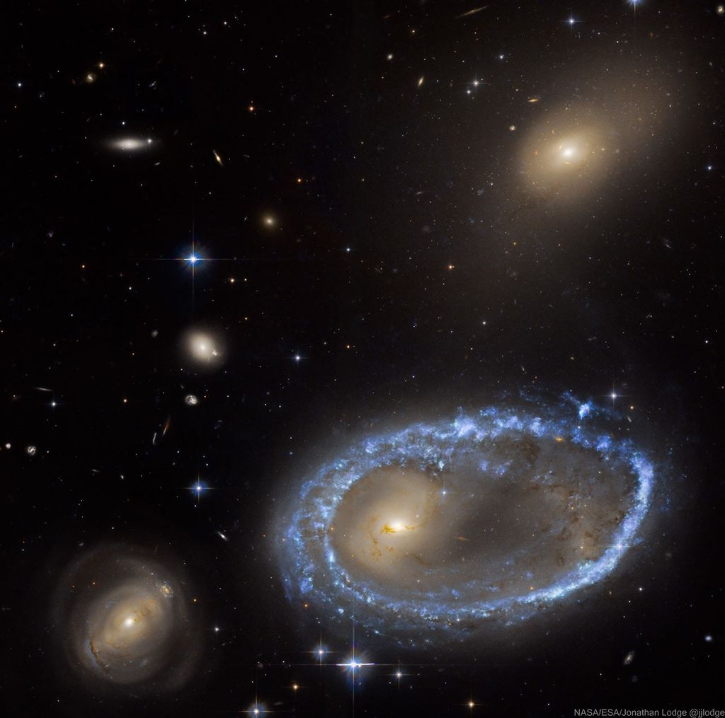 APOD: 2021 July 28 – Ring Galaxy AM 0644 741