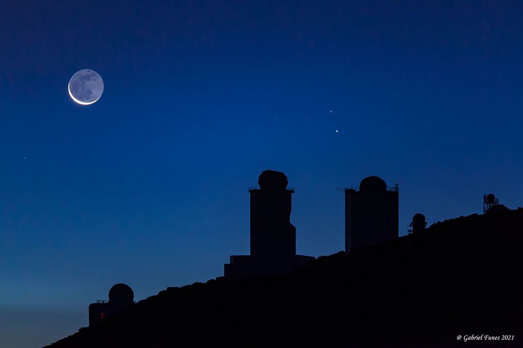 APOD: 2021 July 10 – Mercury and the Da Vinci Glow