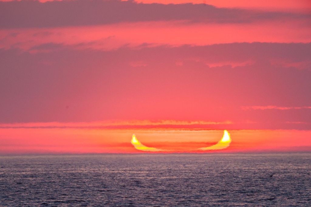 APOD: 2021 June 18 – Devil Horns from a Ring of Fire