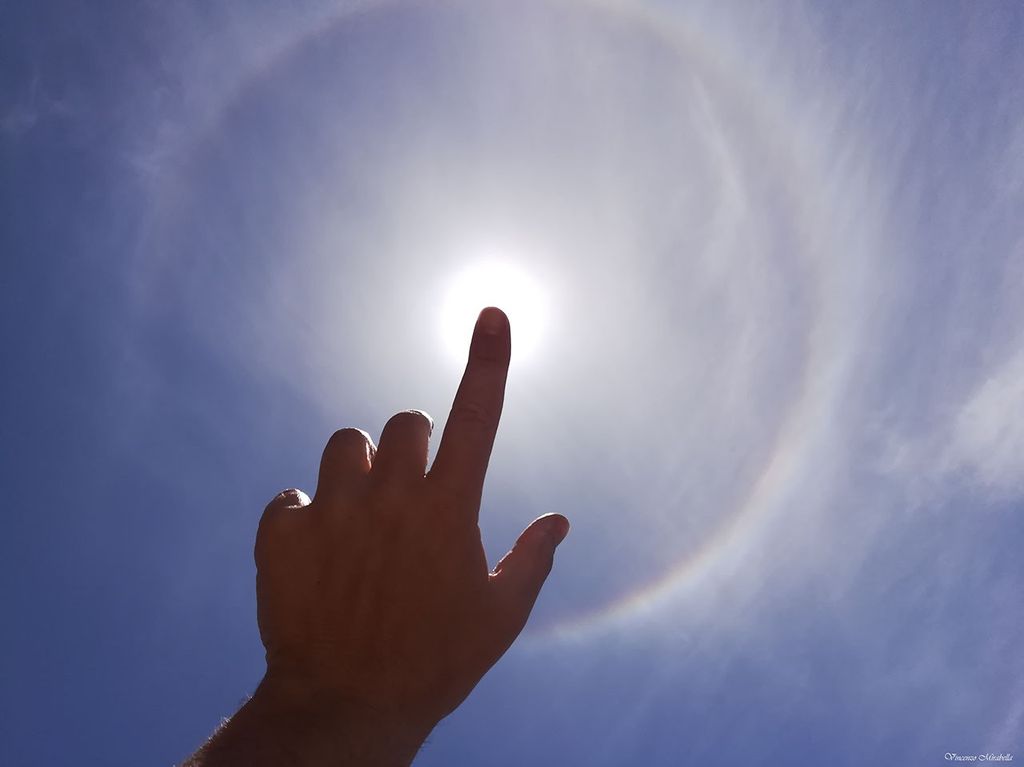 APOD: 2021 June 10 – Circular Sun Halo