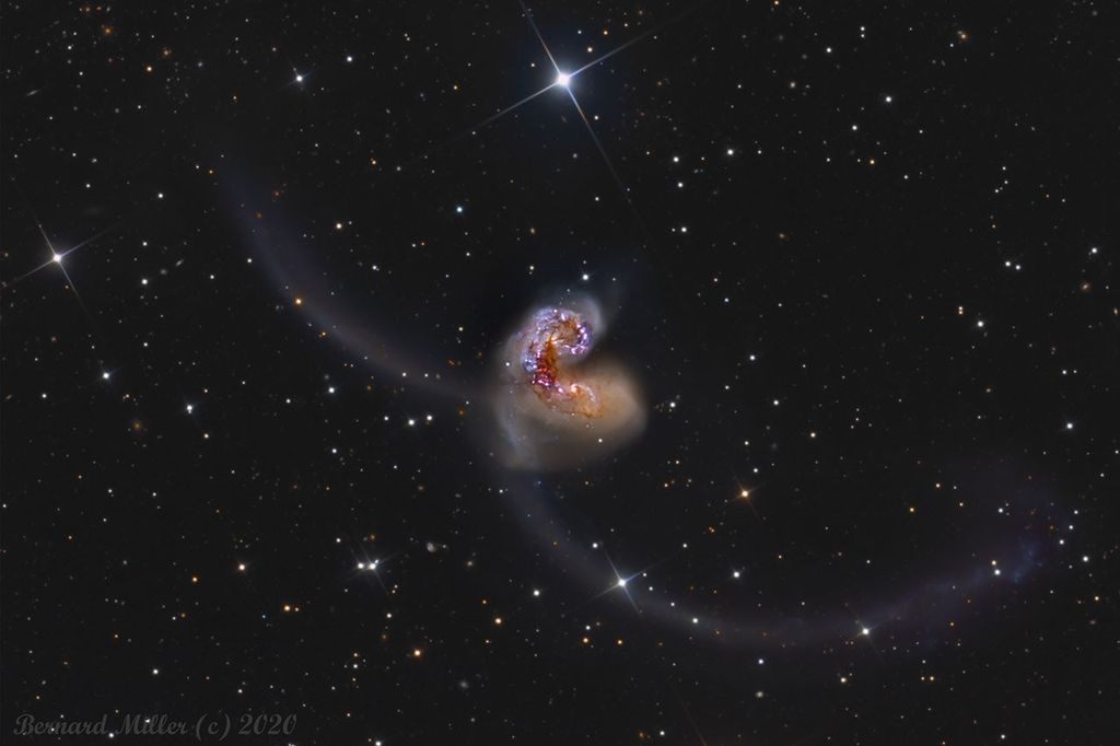 APOD: 2021 March 27 – Exploring the Antennae
