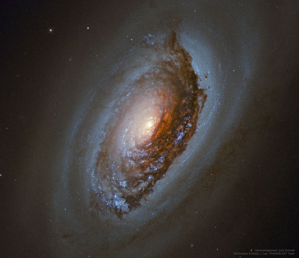 APOD: 2021 March 29 – M64: The Evil Eye Galaxy