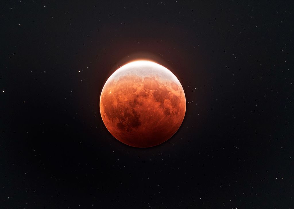 APOD: 2021 May 28 – Total Lunar Eclipse from Sydney