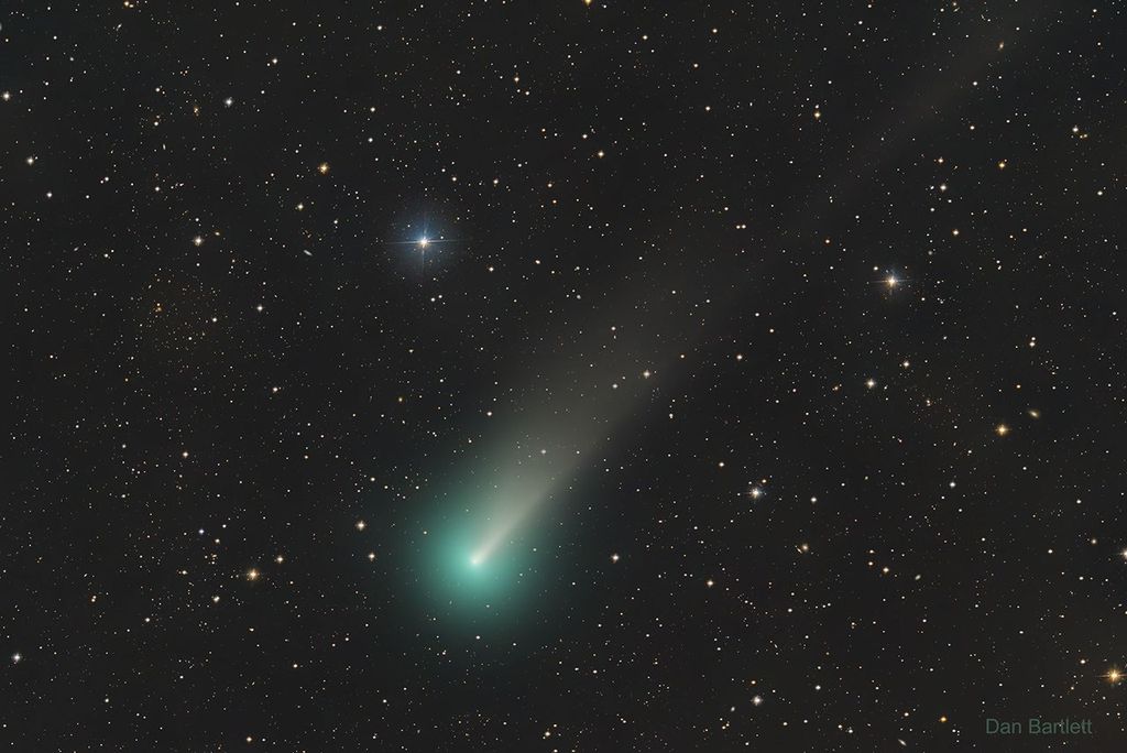 APOD: 2021 November 21 – Introducing Comet Leonard
