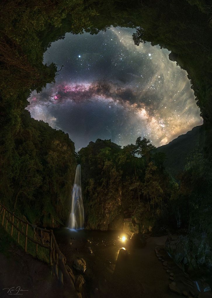 APOD: 2021 November 1 – A Waterfall and the Milky Way