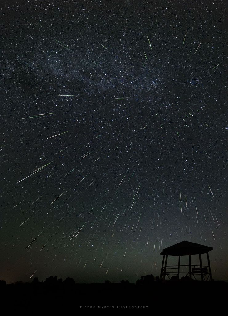 APOD: 2021 September 24 – Perseid Outburst at Westmeath Lookout