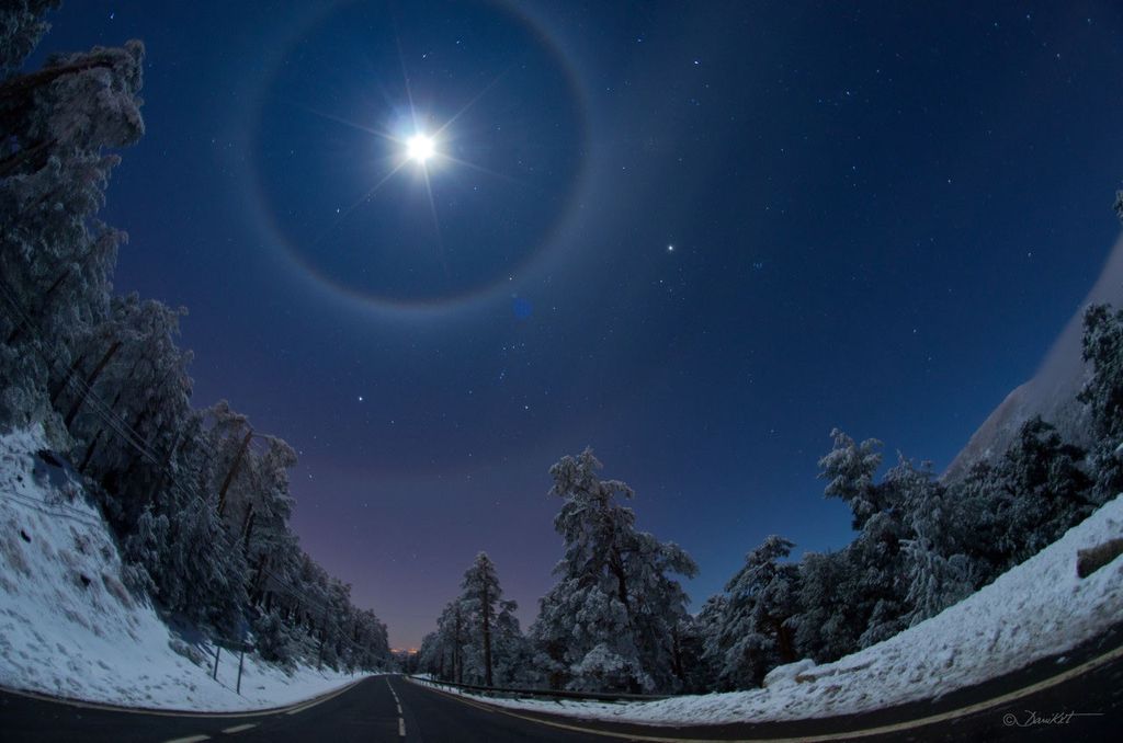 APOD: 2022 January 2 – Quadruple Lunar Halo Over Winter Road