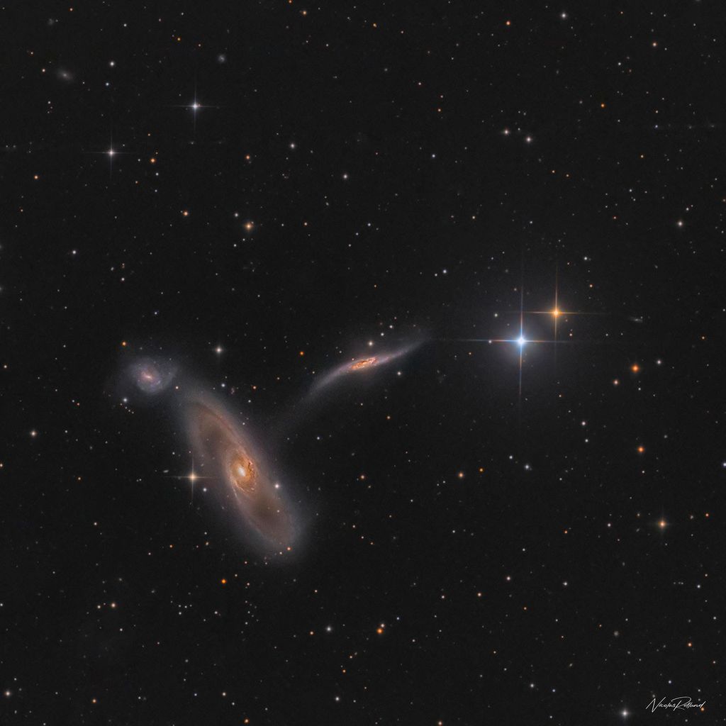 APOD: 2022 June 10 – Arp 286: Trio in Virgo