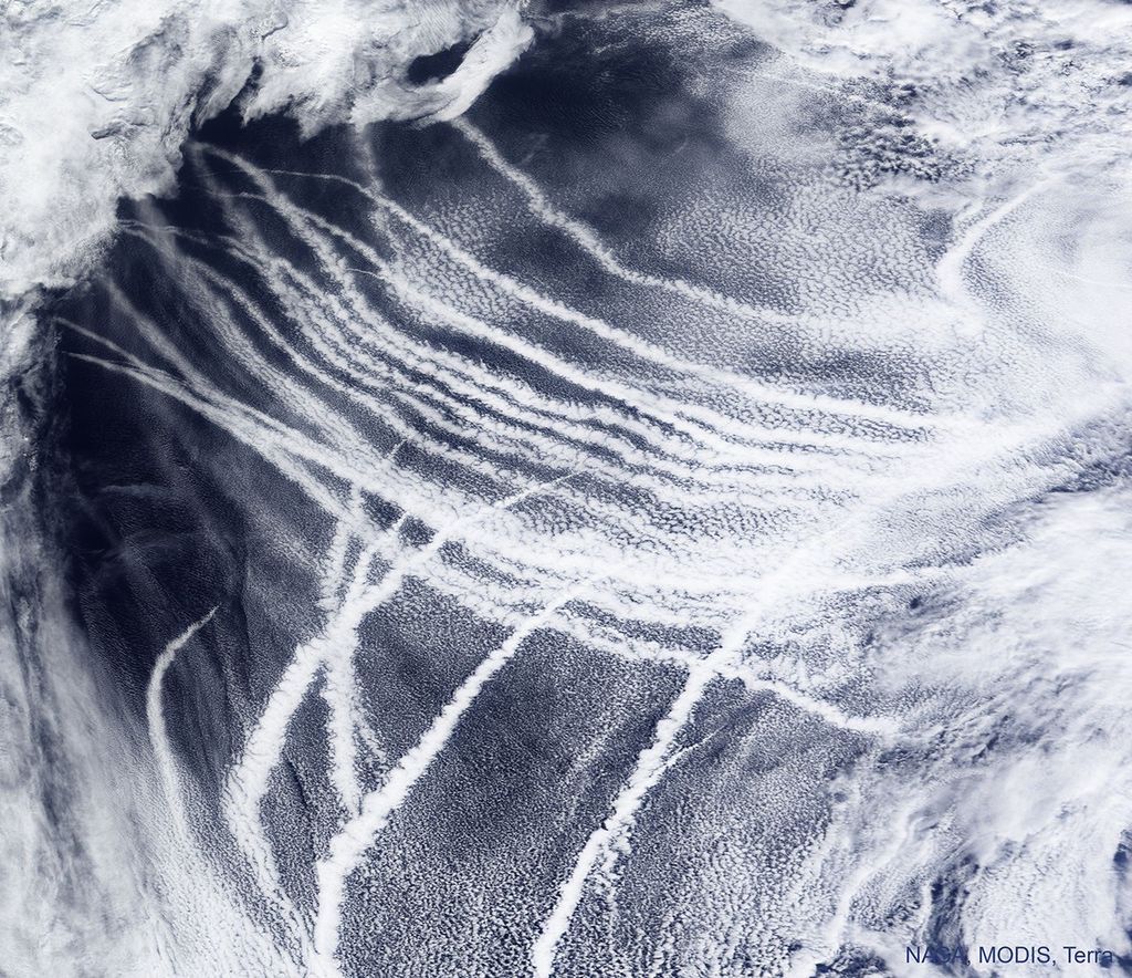 APOD: 2022 June 8 – Ship Tracks over the Pacific Ocean