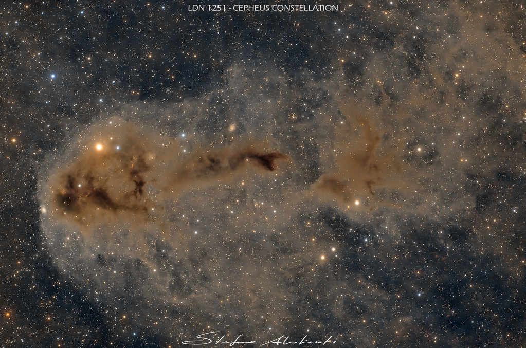 APOD: 2022 November 24 – Lynds Dark Nebula 1251
