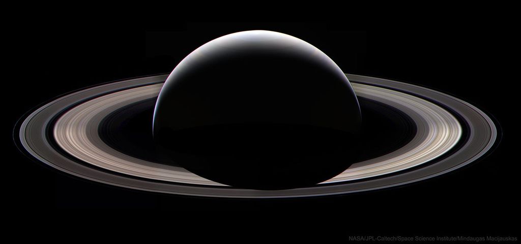 APOD: 2022 November 26 – Saturn at Night